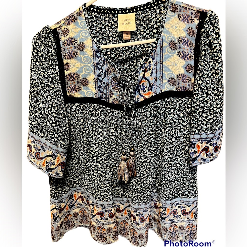 Knox Rose sz M. Multi colored top, Gently worn.